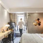 Ze 4* Paris
