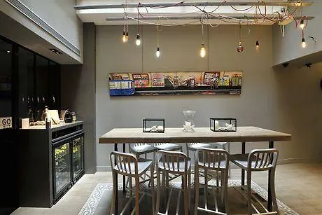 Ze 4* Paris
